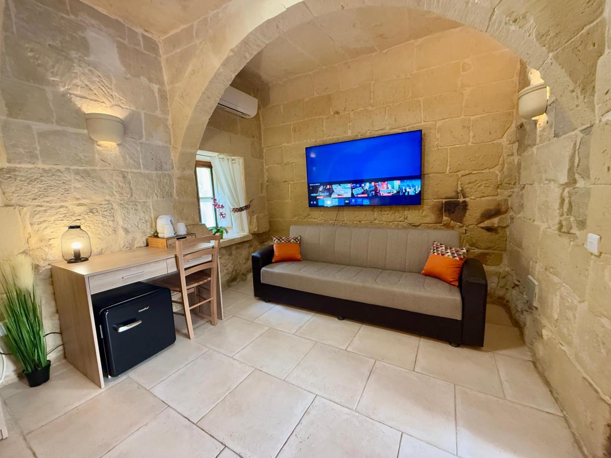 Ta' Matmura B&B Gharb  Luaran gambar