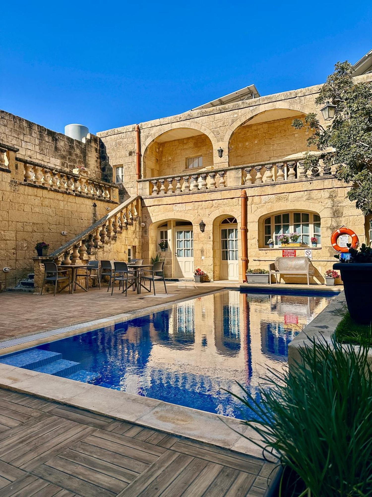 Ta' Matmura B&B Gharb  Luaran gambar